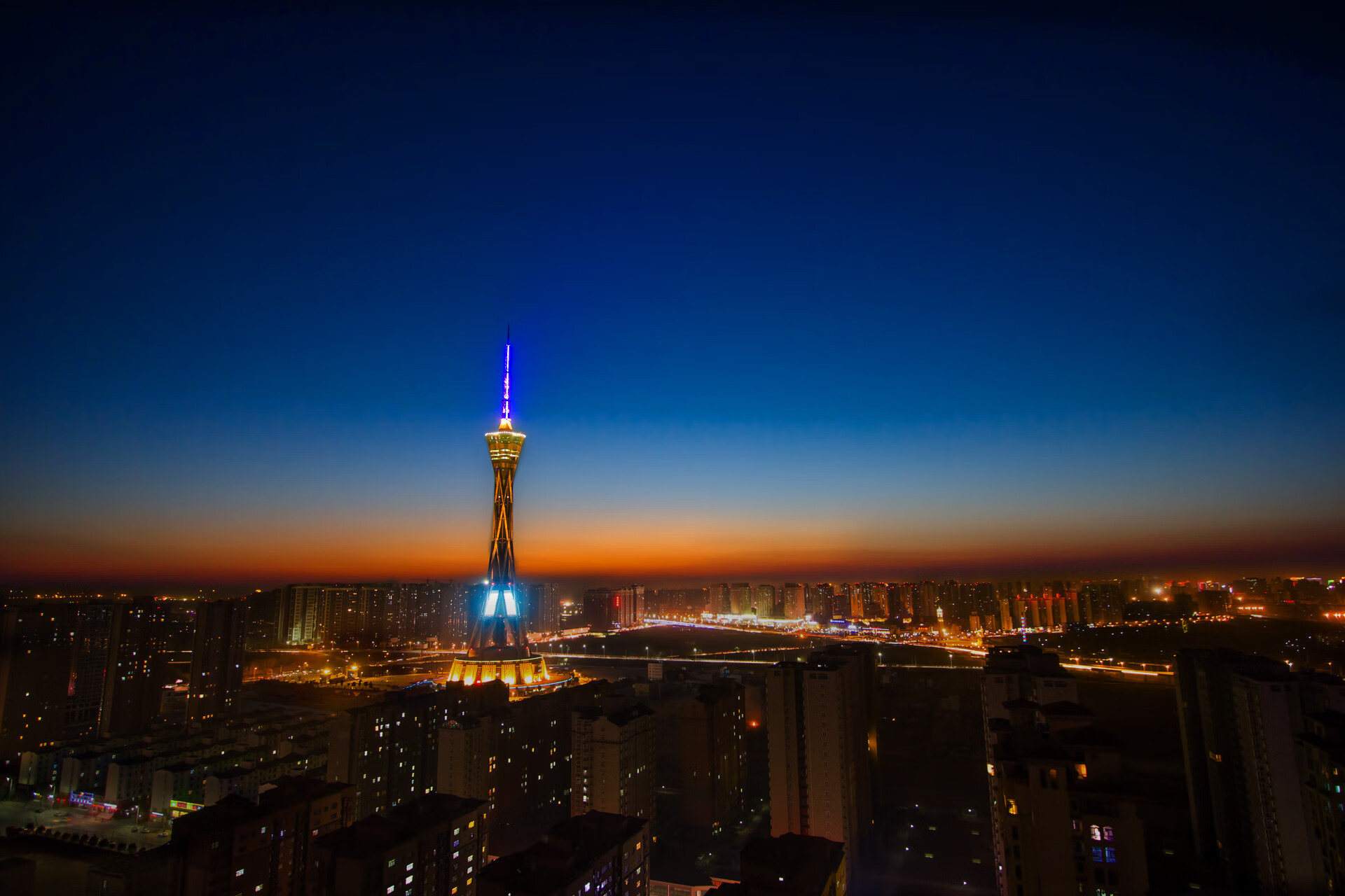 普里戈达蛙泳决赛出场气势如虹，普里戈金百度百科