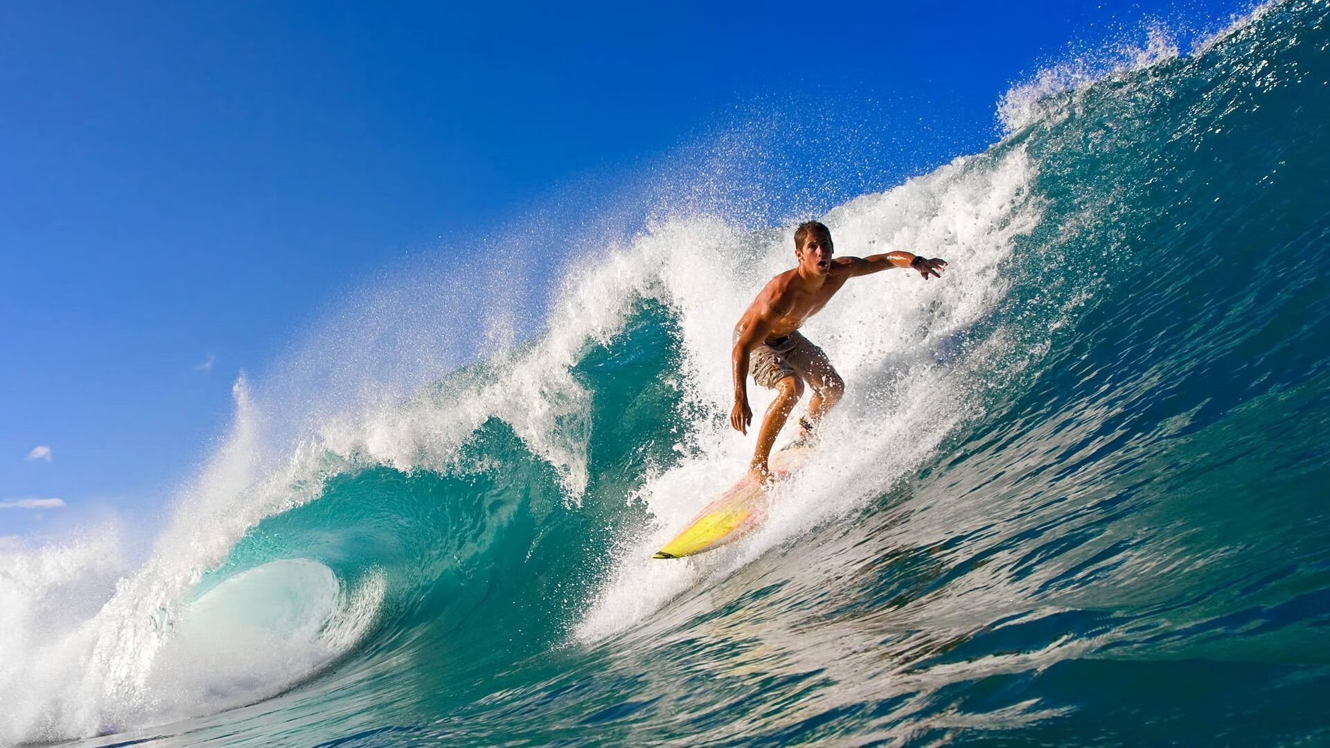 蓝天滑翔伞赛，空中遨游的极限体验，滑翔伞大赛